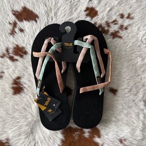 NWT Teva Olowahu Black flats with Pastel Straps